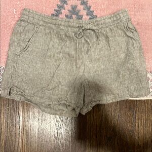 H&M Tan Bermudas with Elastic Waistband and Lace Hem